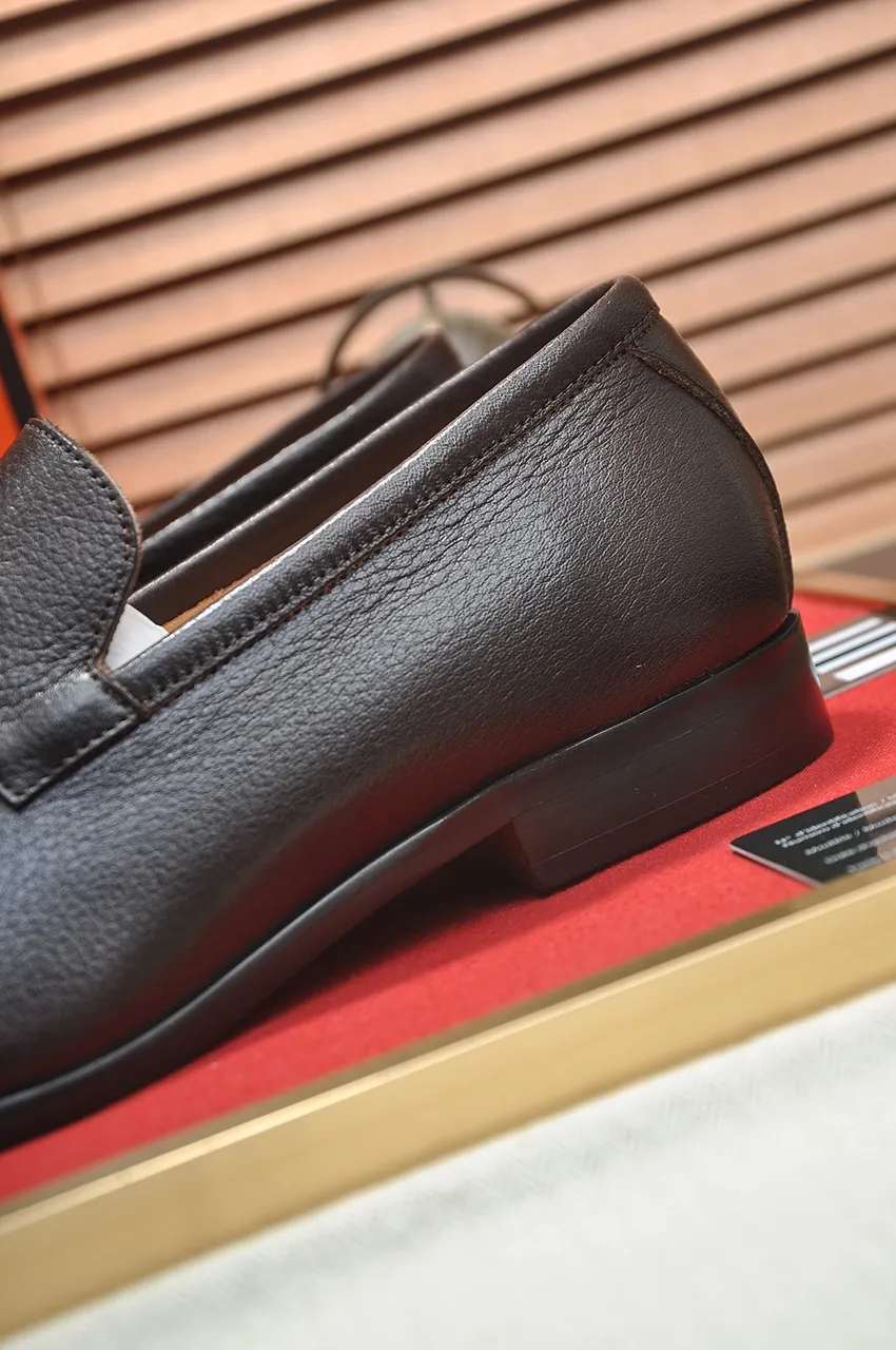 Men's shoes 💰500💶[HERMES] (cowhide lining)🍀Italian top luxury🍀He does not pursue novel styles and gorgeous colors, but attracts the favor of successful men with his flawless, elegant and classic style! This very, very comfortable, simple and stable style makes it easy to match any style! The pattern is absolutely 1:1 refined from the original case, and we strive for excellence in materials, imported cowhide + cowhide lining💪💪💪extraordinary texture👍! .Black brown code number: 38 to 45 (45 customized)